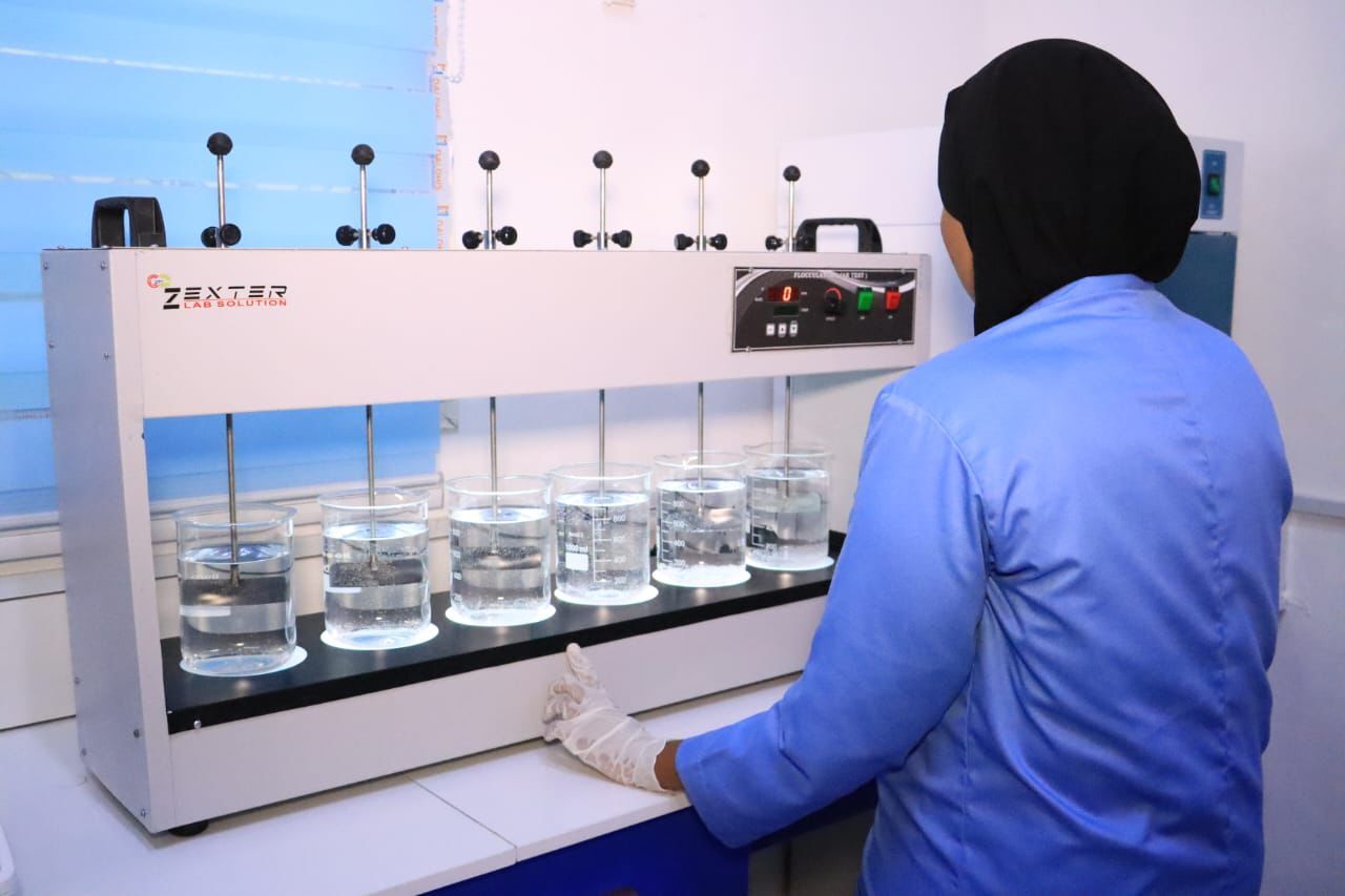 WaterSom scientist operating flocculation equipment