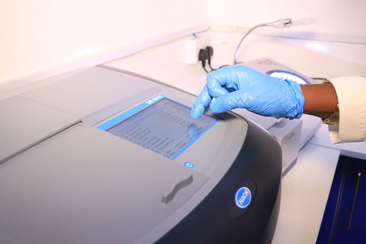 HACH DR6000 spectrophotometer analysis
